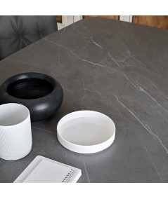 tavolo Mikado Friulsedie piano in keramic pietra grey e struttura in metallo antracite