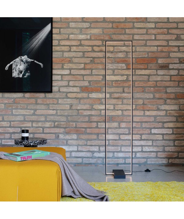 piantana frame di colore nero ambientata