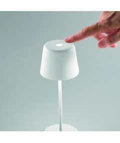 lampada da tavolo per esterno bianca bottone di accensione