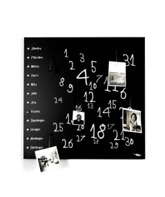 Calendario perpetuo Krok Black di dESIGNoBJECT realizzato in lamiera tagliata al laser verniciata a polvere di colore nero e ser