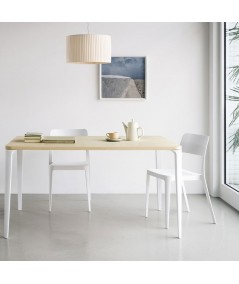 Sedia Nenè S di colore bianco ambientata