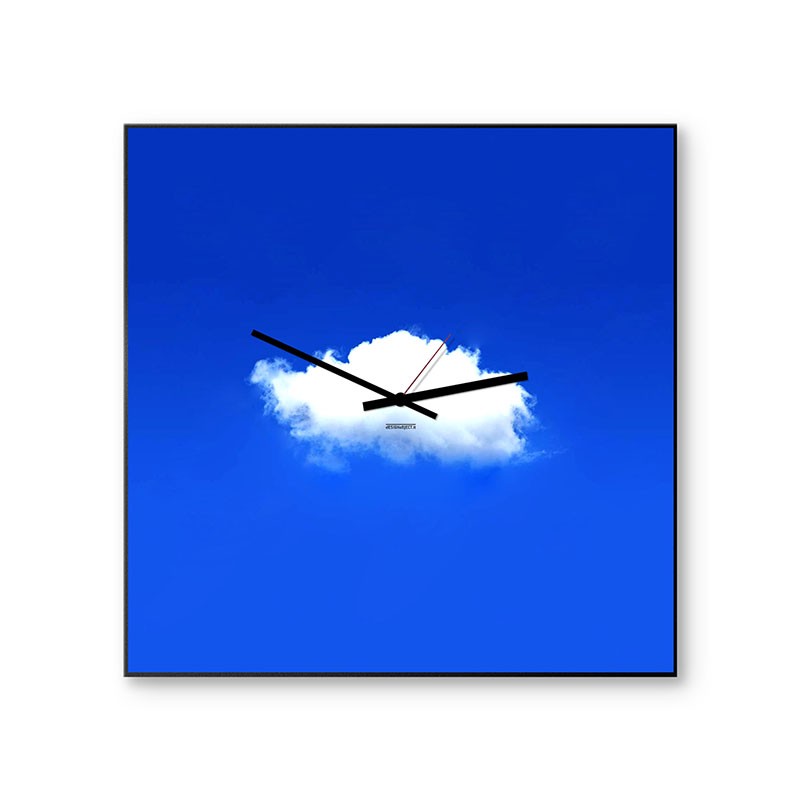 Orologio nuvola di dESIGNoBJECT in metallo verniciato azzurro