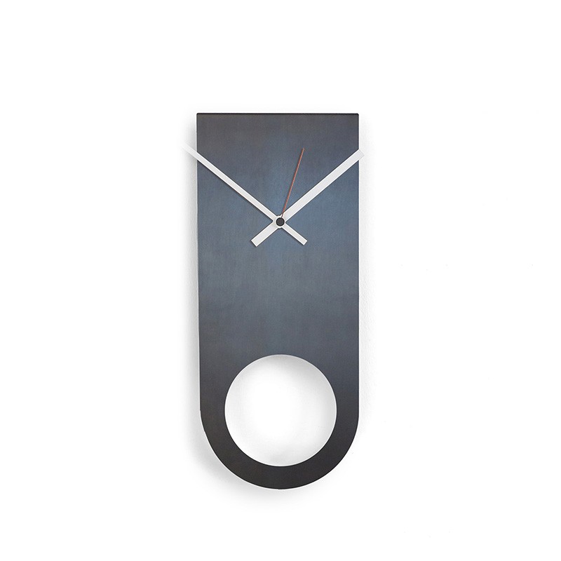 orologio in metallo e ferro nero di dESIGNoBJECT