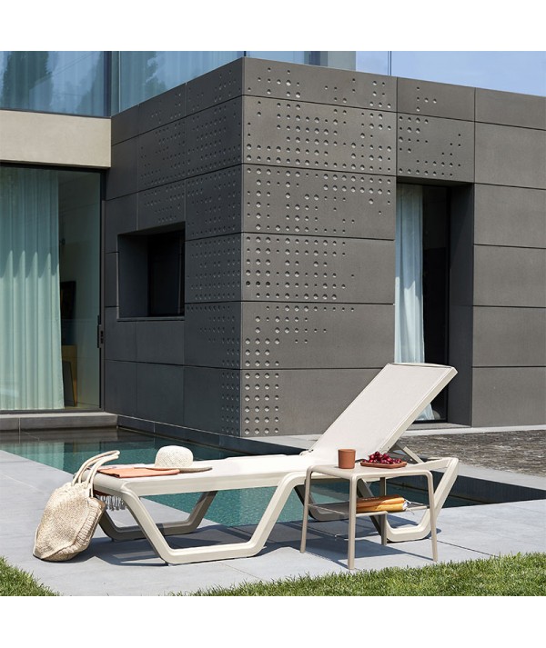 Lettino da sole Vela di scab design in tecnopolimero ambientato