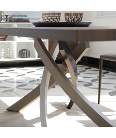 tavolo fisso artistico di bontempi in acciaio  multicolor bianco sabbia fango testa di moro e piano in legno massello