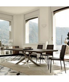 tavolo fisso artistico di bontempi in acciaio  multicolor e piano in legno massello ambientato