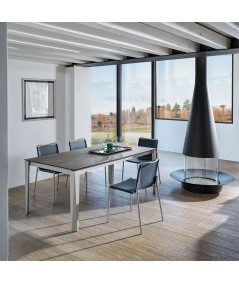 Sedia Shape cuoio blu ambientato